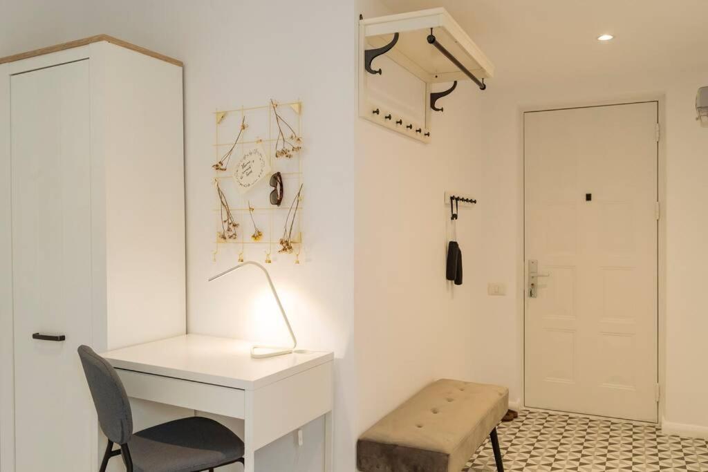 Sunny 2Br Flat - Old Town View Apartment Bucharest Exterior photo